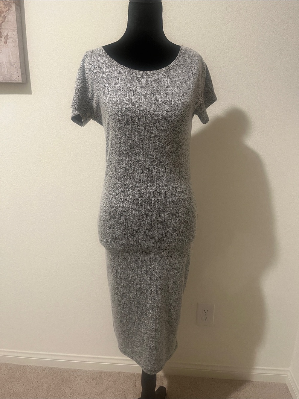 Elegant Gray Short-Sleeve Midi Dress